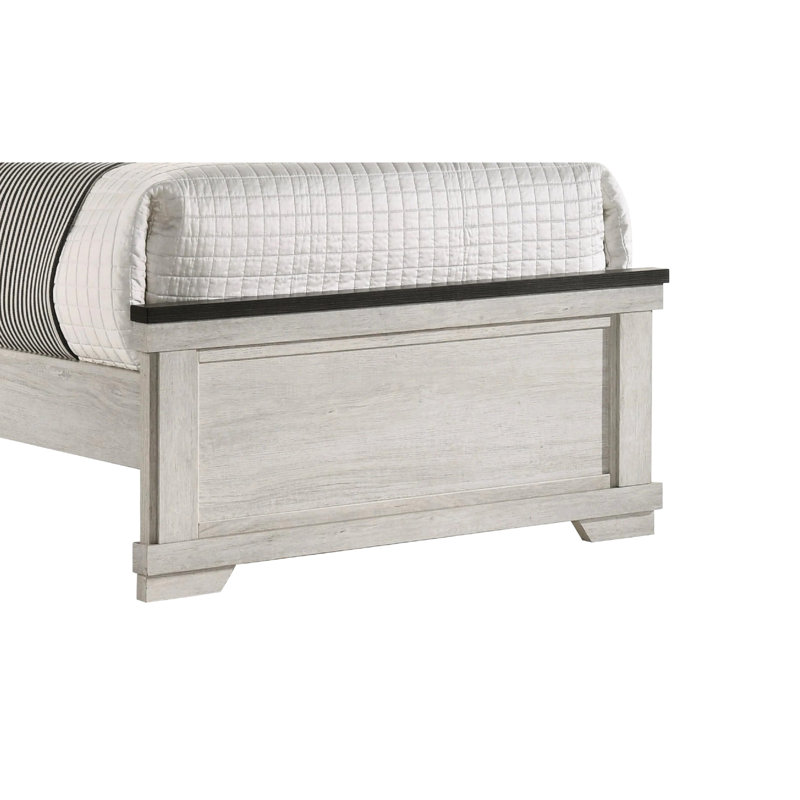 Lit rustique antique blanc et brun avec une surface lisse de taille simple en brun, espace