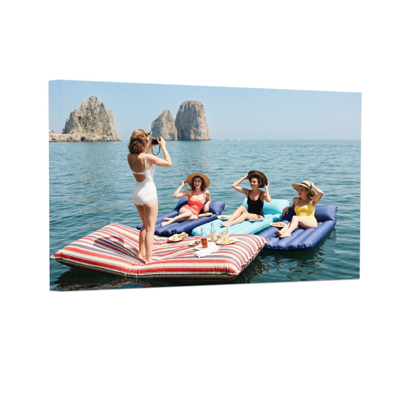 Fashion Beach Floats Women Sunbathing Ocean View, H 16 po x l 24 po
