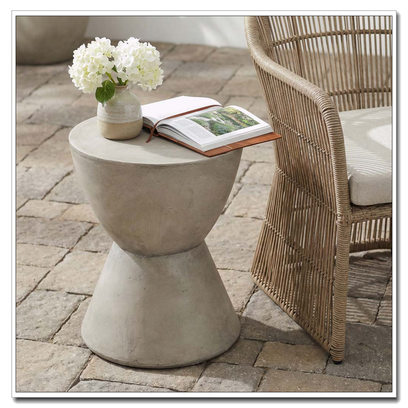 Table d'appoint d'extérieur en béton léger