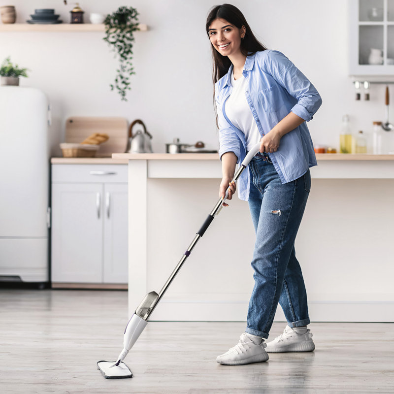 Spray Mop With 3 Machine Washable Microfiber Pads
