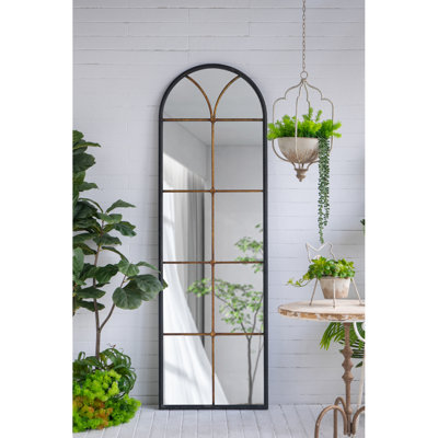 Miroir de plancher arqué 23,5 x 74,5 po avec motif de vitre noir et doré