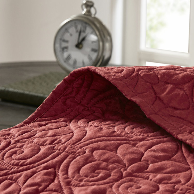 Couvre-lit réversible très grand rouge - rembourrage 90% de coton Élégant matelassé 2 taies décoratives pour un mélange de chambre à coucher propre et frais avec un revêtement classique