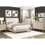 Lit double classique avec tête de lit tapissier en similicuir beige, conception à boutons et rails inclus Taille dans le style, pour la chambre à coucher