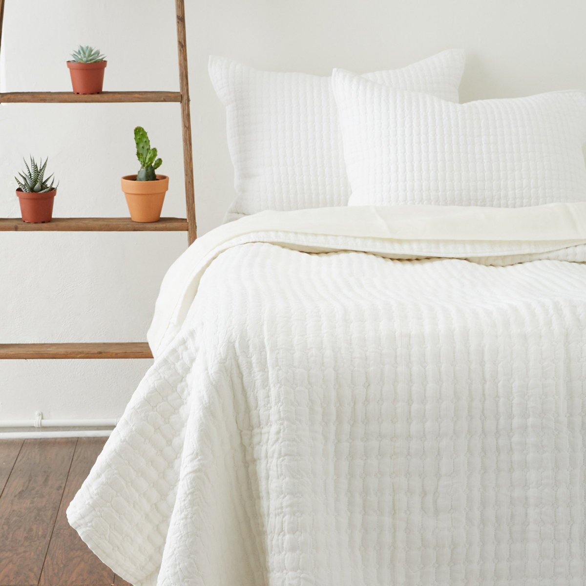 Bahari Linen Quilt Set, White, Twin Quilt