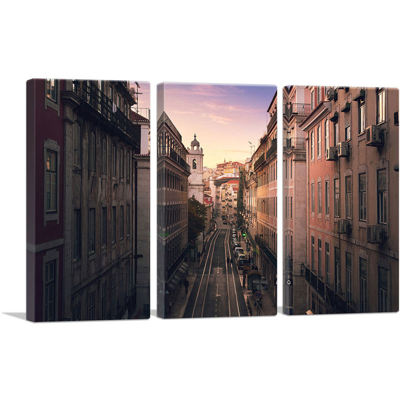 «Quiet Streets of Lisboa Portugal», ensemble de 3 reproductions de photos sur toiles tendues, H 40 po x l 60 po x 1,5 po
