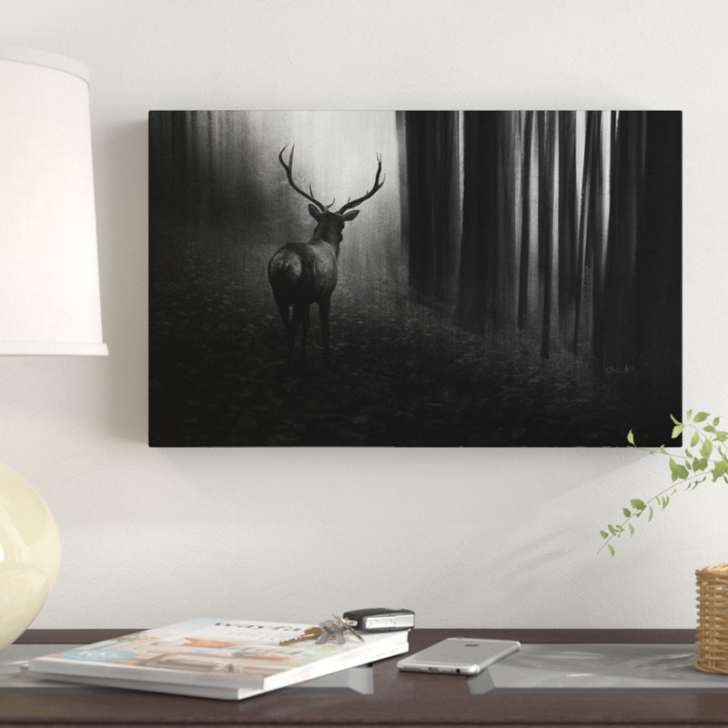 «Stag Turned» par Doris Reindl - reproduction de photo sur toile, H 12 po x l 19 po x P 2 po