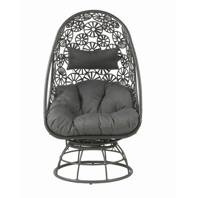 Chaise longue et table d'appoint en verre transparent, tissu et osier