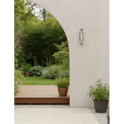 Applique murale d'extérieur 28 po avec abat-jour en verre côtelé transparent, noir mat foncé et finition laiton patiné, gradable et adapté aux endroits humides
