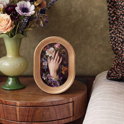 Elegant Oval Design Picture Frame