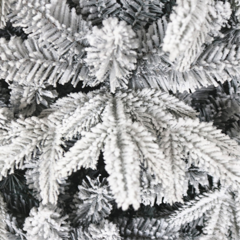 Arbre de Noël artificiel à charnière enneigé 7 pi avec des pointes réalistes blanches