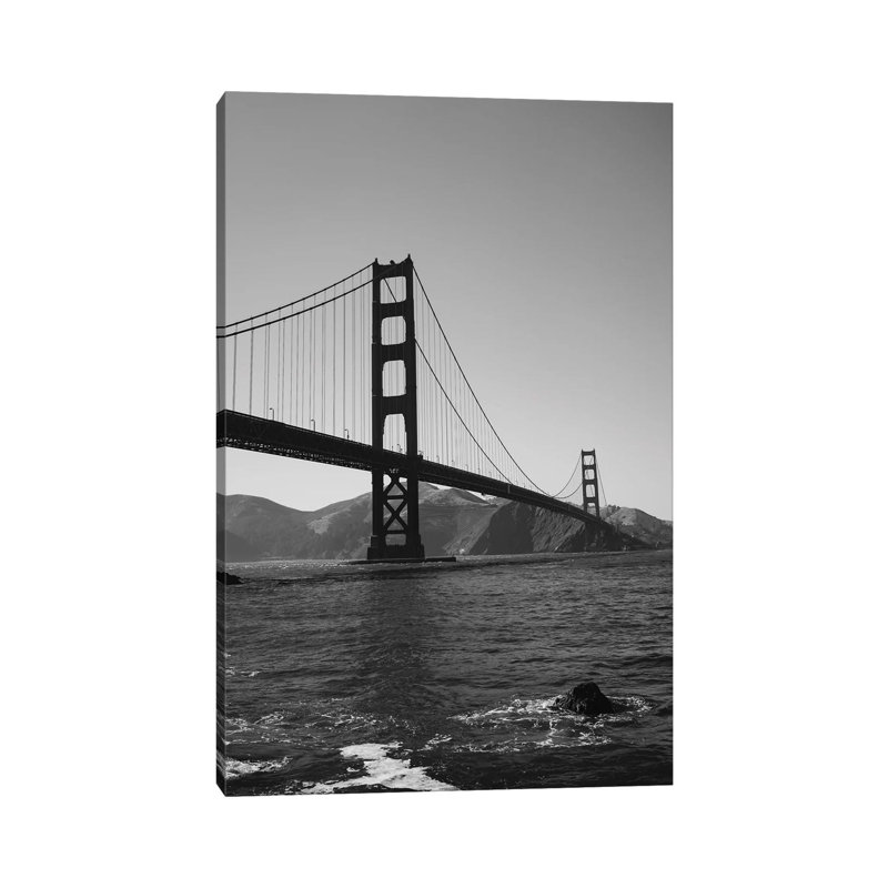 «Golden Gate Bridge» par Bethany Young, reproduction de photo sur toile tendue, H 60 po x l 40po x P 1,5 po