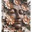 Visage de femme fait à la main entouré de feuilles de métal et de fleurs, art mural