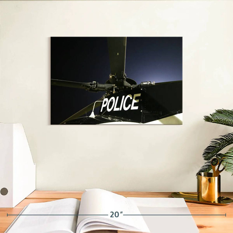 Hélicoptère de police Mehar, H 8 po x l 12 po