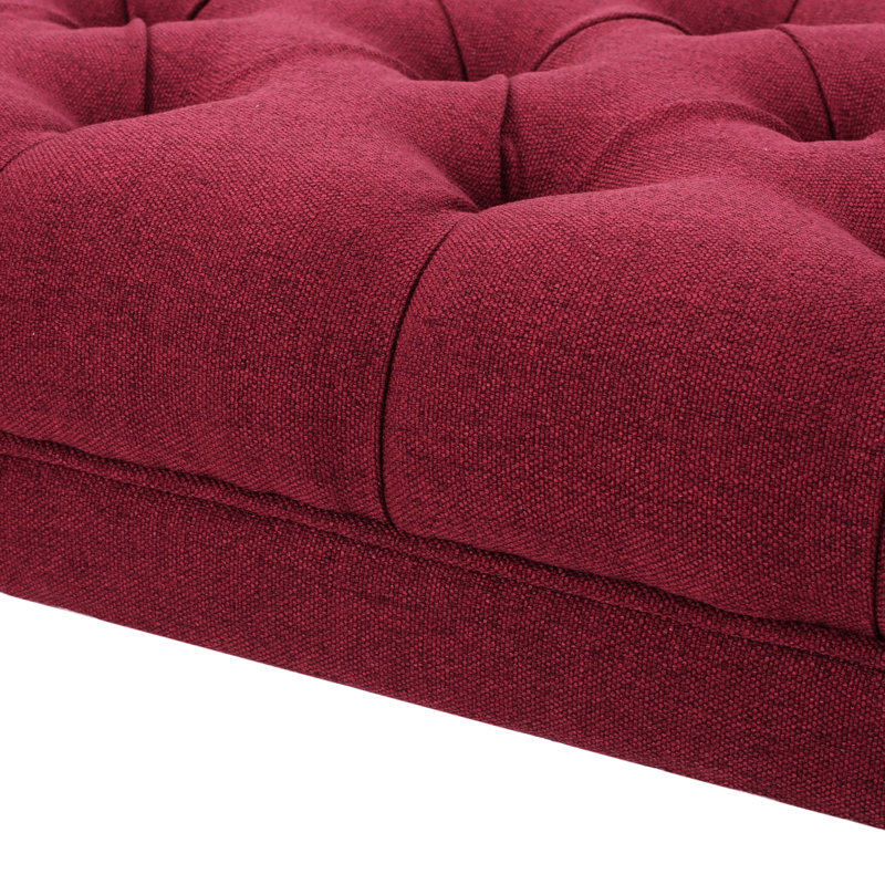 Magnifique tissu rouge, avec capitonnage classique et look élégant avec pieds sophistiqués en demi-cercle