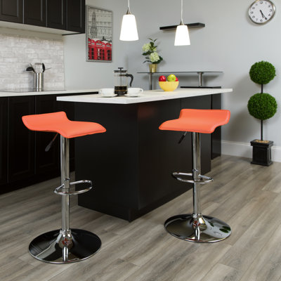 Tabouret de bar contemporain à hauteur réglable en vinyle avec siège ondulé uni et base chromée Murphy