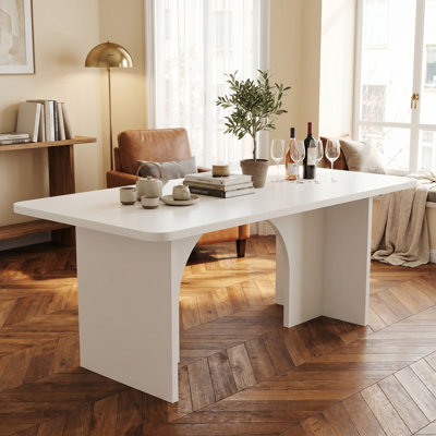 Table de salle à manger moderne blanche, table rectangulaire minimaliste de 75 pouces avec base arquée pour la cuisine et le salon