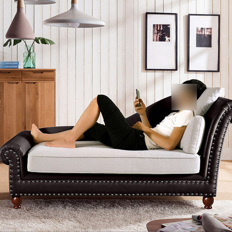 Chaise longue en coton et lin, pieds robustes en bois, Gris / café foncé, Accoudoir à droite (vu de face)
