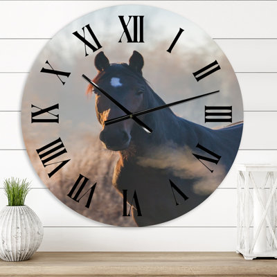 Portrait d'un cheval sur un matin d'automne - Horloge murale de ferme