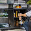 Chariot de gril extérieur mobile OuterMust avec friteuse au propane intégrée de 85 000 BTU et armoire de rangement, îlot de cuisine multifonctionnel en acier inoxydable conçu pour les barbecues, la cour, le patio et le camping