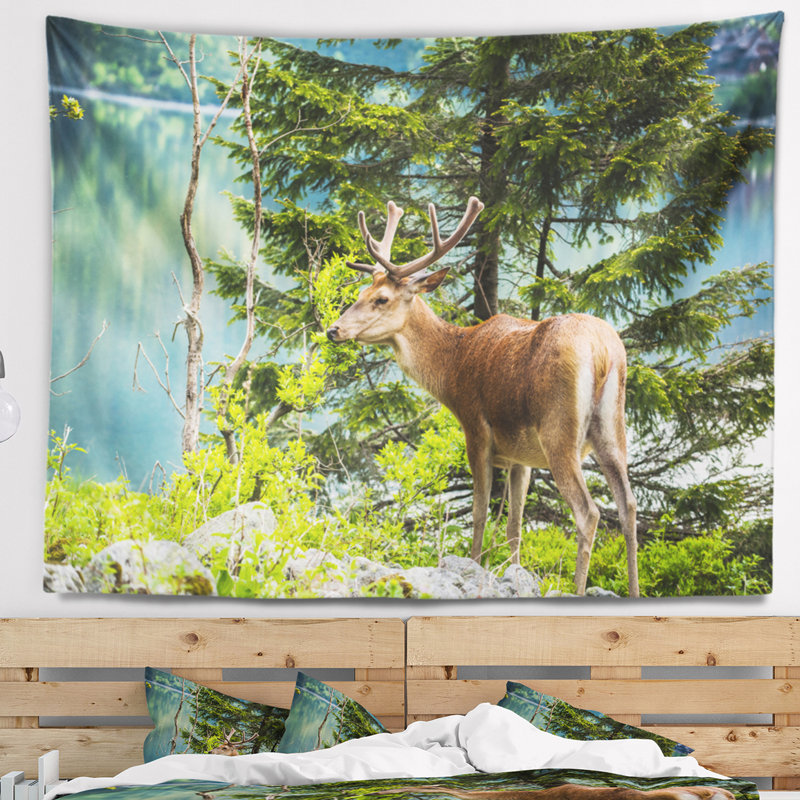 Tapisserie de cerf animal près du lac, H 68 po x l 80 po