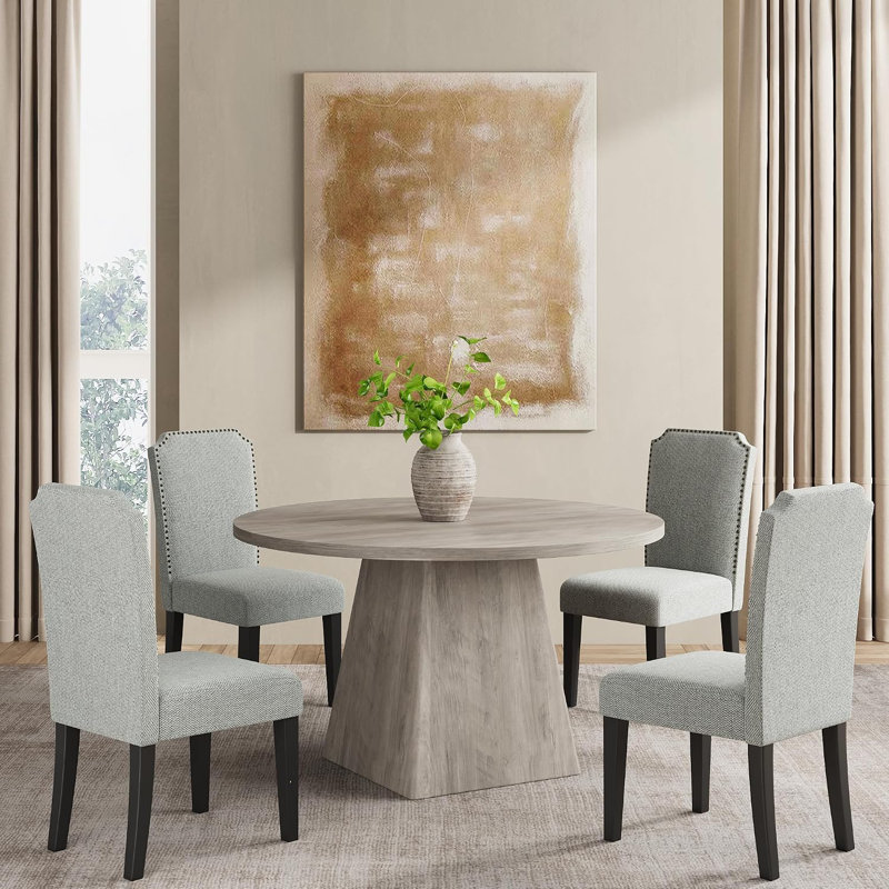 Table de salle à manger ronde de style campagnard de 47 pouces avec plateau épais et pied central carré, chaises rembourrées en tissu, dossier haut rembourré et pieds en bois massif