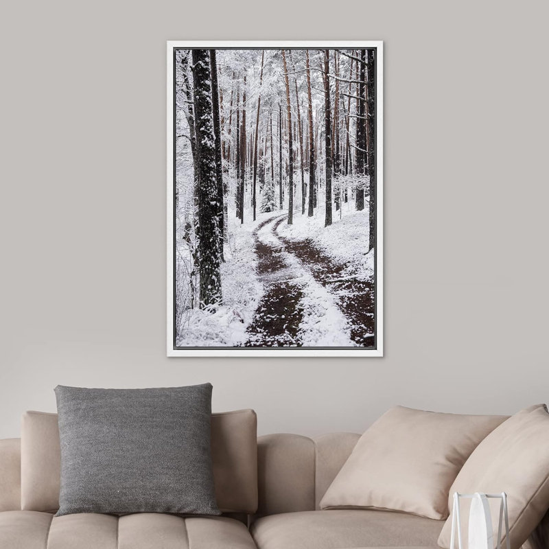 «Winter Snow Forest Trees» sur, Cadre flottant blanc, H 36 po x l 24 po