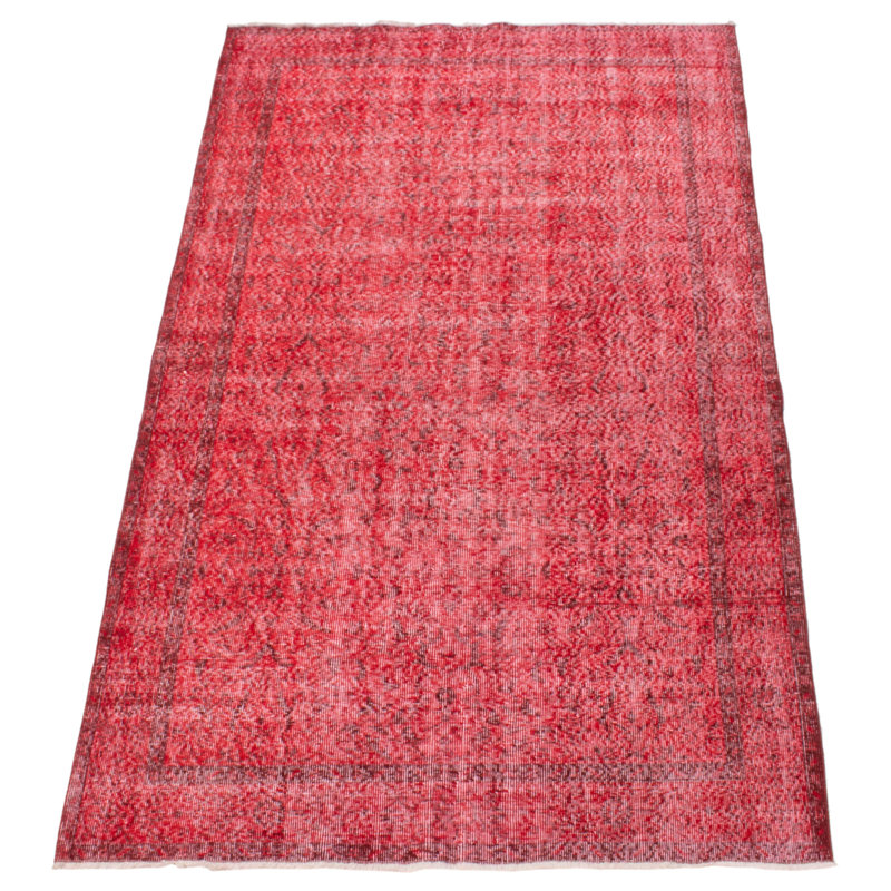 Tapis rouge foncé à transition de couleur 5 pi 2 po x 8 pi 6 po