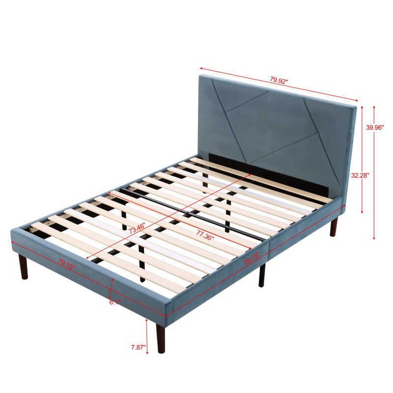 Structure de lit tapissier très grand en velours bleu avec lattes en bois massif et tête de lit minimaliste