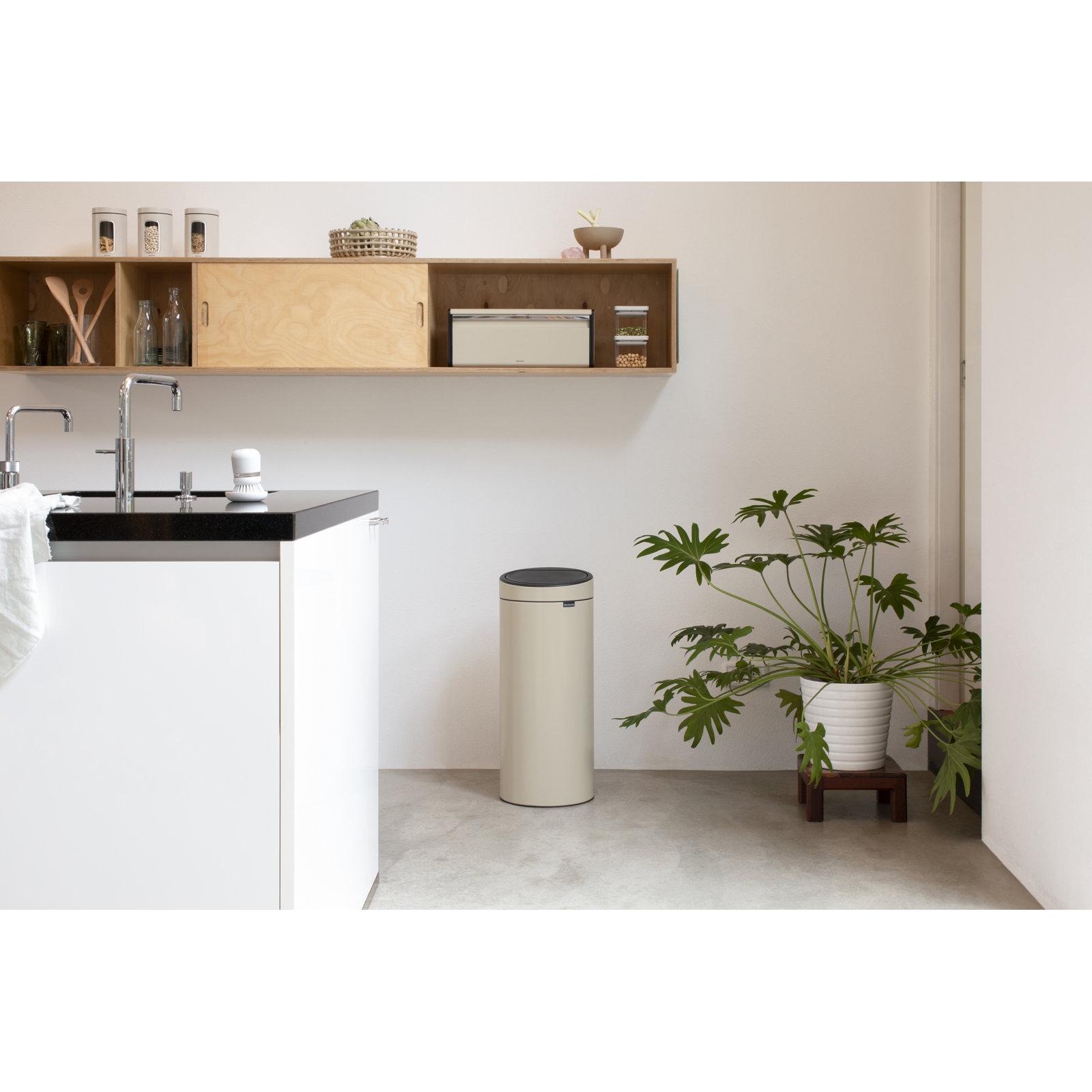 Brabantia 8 Gallon Touch Top Trash Can, Soft Beige