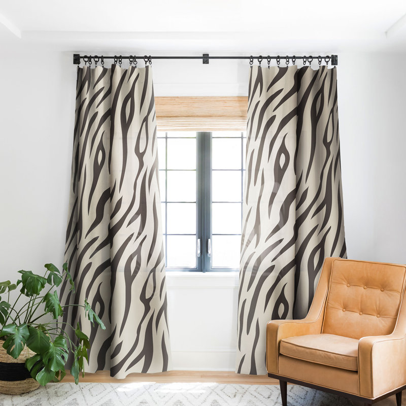 Avenie White Tiger Stripes Blackout Window Curtain, L 50 po x L 108 po