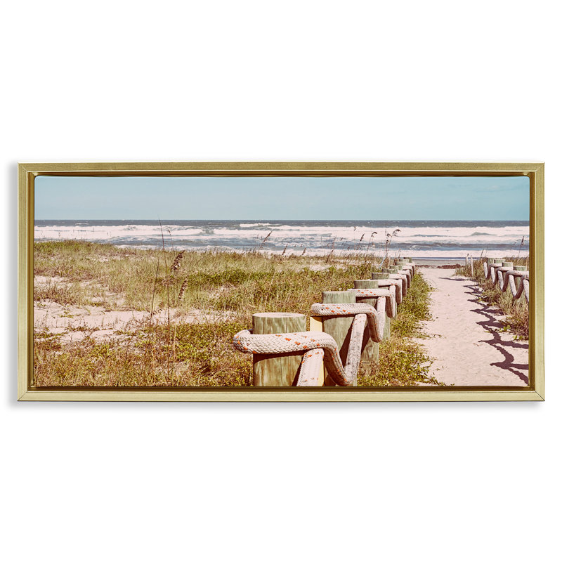 "Eastern Beach Walkway", art mural encadré par Stede Bonnett, Cadre flottant métallique doré, H 14 po x l 31 po
