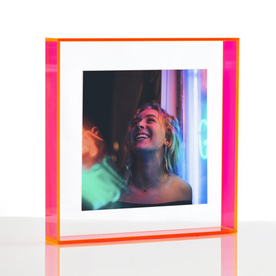Magnetic Float Picture Frame