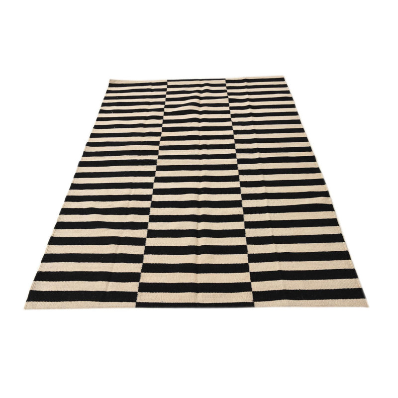 Tapis noir et blanc 4 x 6 Pinkerton