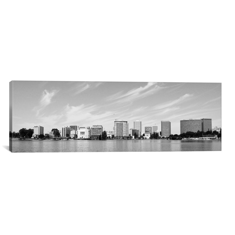 «Oakland Skyline Cityscape», reproduction de photo sur toile, H 12 po x l 36 po x P 1,5 po, Bleu, Toile tendue