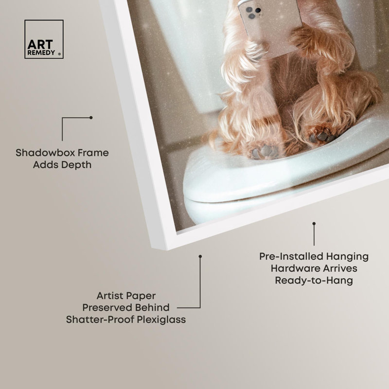 Mignon Yorkie sur la toilette, boîte aux ombres, impression glamour, Art par Art Remedy, H 25 po x l 17 po, Blanc