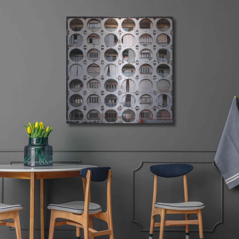 "Oval appartements" par Roman Robroek, H 36 po x l 36 po