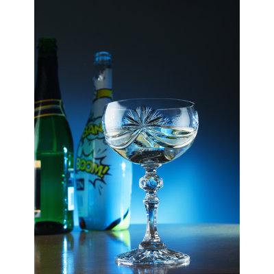 Verres à champagne - flûte - soucoupe - belle coupe - cristal taillé à la main - magnifiquement conçu - chaque verre mesure 6 oz - Par Majestic Cadeaux Inc. - Fabriqué en Europe