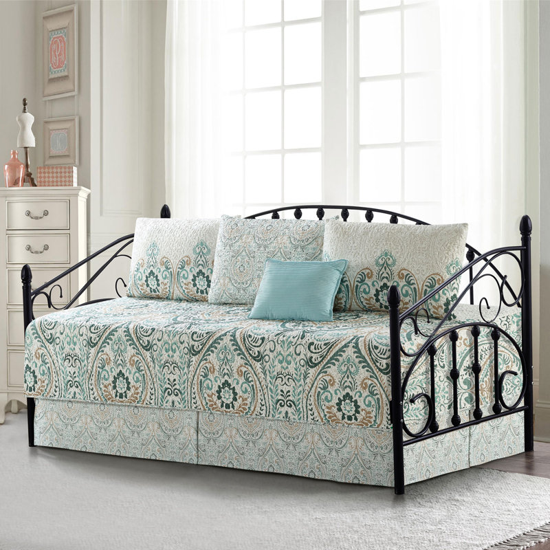 Polyester Damask Quilt with Pillow Shams Included, Blue