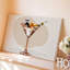 Toile, art fantaisiste et surréel mettant en vedette un grand art mural en verre à martini avec une surface texturée en cuivre texturé-3345538