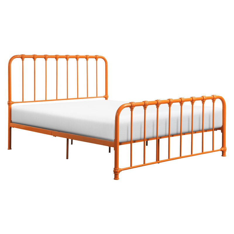 Grand lit plateforme en métal orange exubérant, incontournable dans la chambre à coucher - aucun sommier captivant n'est requis