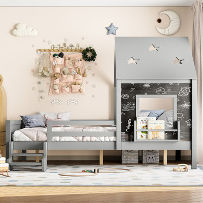 Lit double en bois massif gris avec escalier à profil bas, fenêtre, bibliothèque, tableau noir et toit en forme d'étoile, sommeil confortable pour