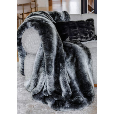 Donna Salyer's Fabulous-Furs 10300 CHIN 72