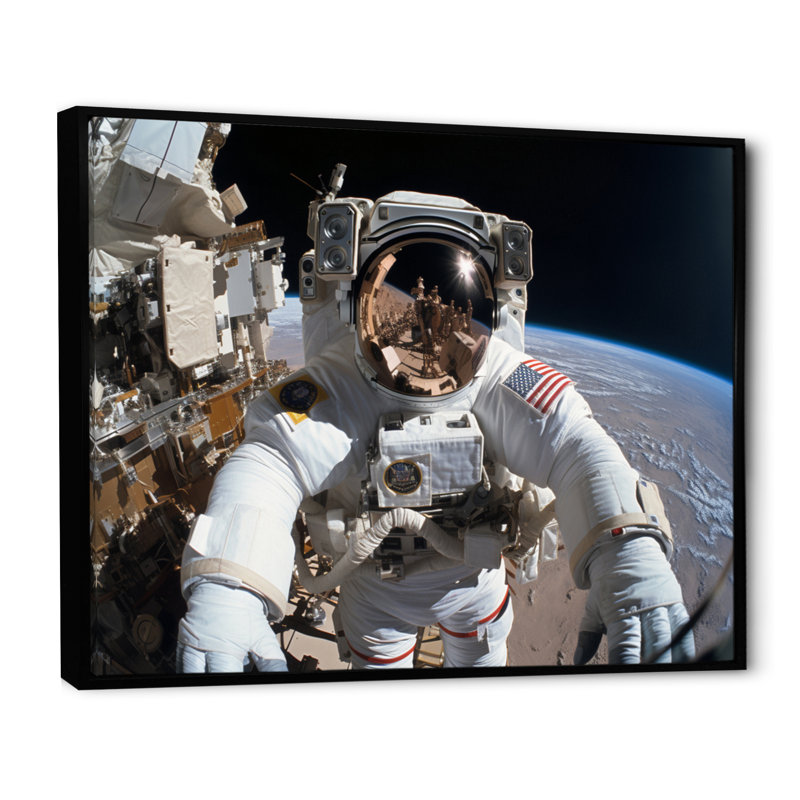 Space Astronauts Extravehicular Activities - Space Shuttle Wall Decor, H 34 po x l 44 po x P 1,5 po, Cadre flottant noir