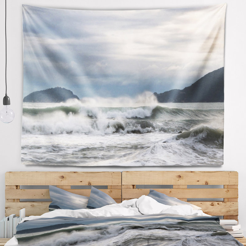 Vagues sur la plage de Lerici, Italie, tapisserie, H 32 po x l 39 po
