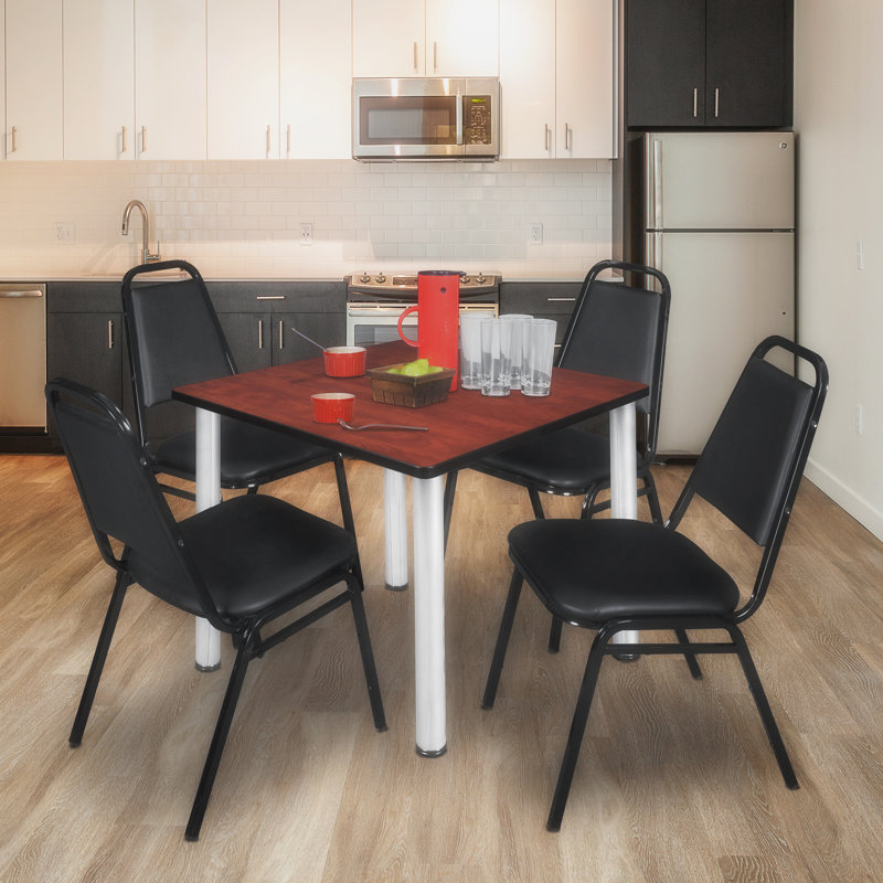 Plateau de table Kee Square, 4 chaises empilables, H 29 po x l 42 po x P 42 po, Cerisier, Chrome
