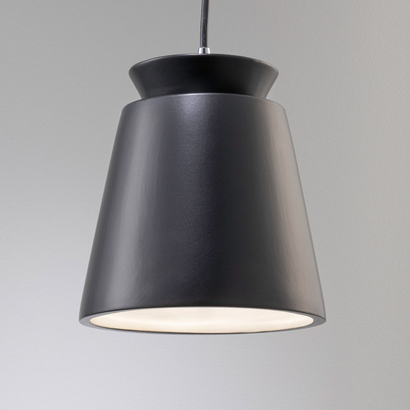 Luminaire suspendu conique à 1 lumière Logan, Noir mat carbone, Chrome poli, DEL (intégrée)