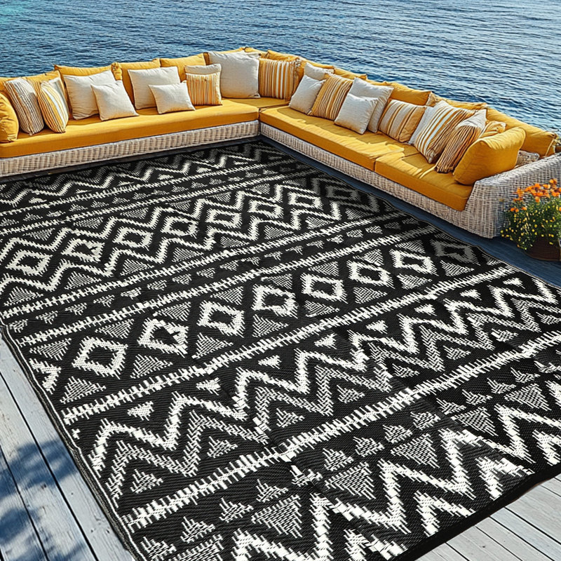 Southwestern Black/White Indoor/Outdoor Area Rug, Runner 9' x 18'