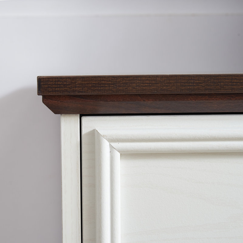 Commode blanche 6 chambres - Intérieur spacieux avec des détails charmants et des rails en métal