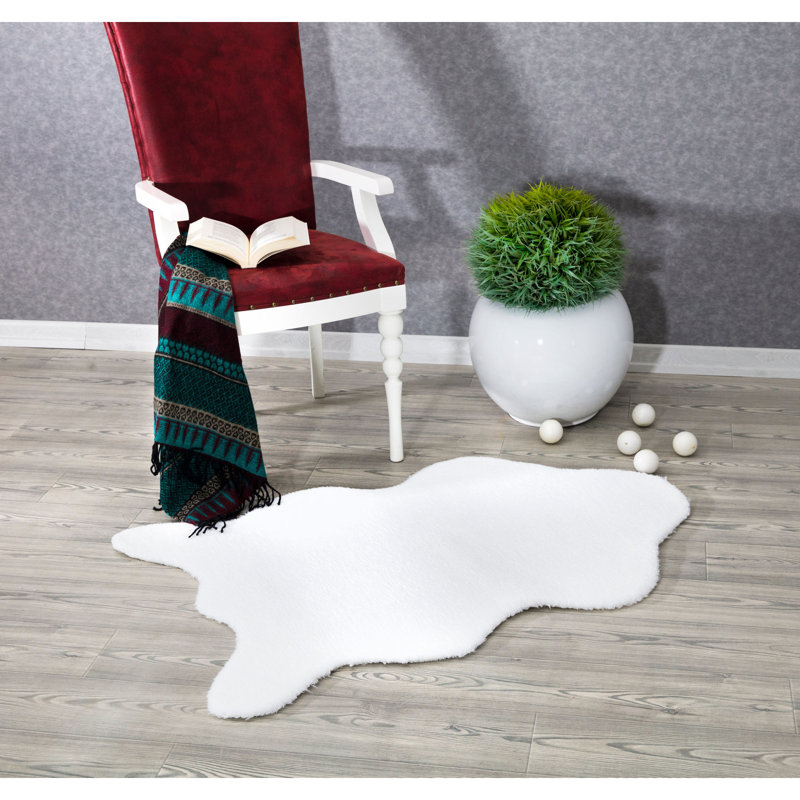 High-Quality Carpet, 100% Polyester, 47.2 x 66.9 inches | Plush Pile Height: 0.8 inches | Non-Slip Underside, Antibacterial & Anti-Allergenic | Machine Washable at 86°F | Elegant White Design for Modern Spaces