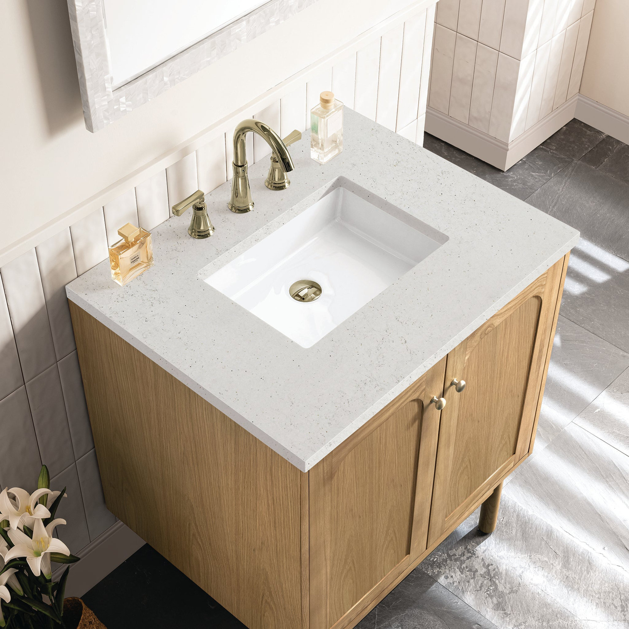 Laurent 30'' Single Bathroom Vanity, Lime Delight, Light Natural Oak, 8" Widespread
